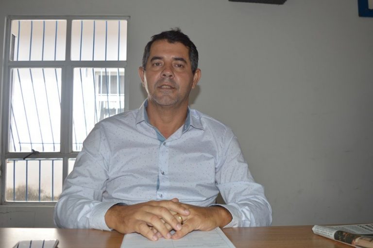 Vereador Valdir Souza Carvalho faz a indicação 133/2021