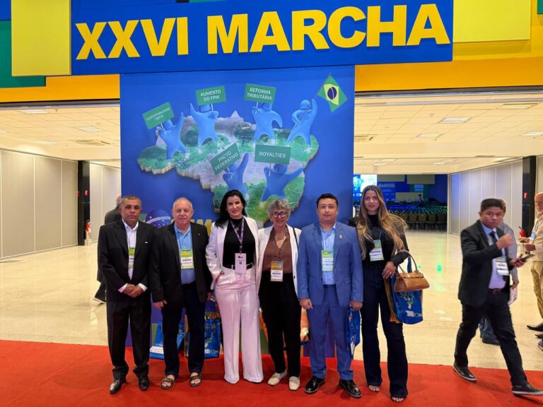 COMITIVA DE NOVA VIÇOSA MARCA PRESENÇA NA XXVI MARCHA A BRASÍLIA EM DEFESA DOS MUNICÍPIOS