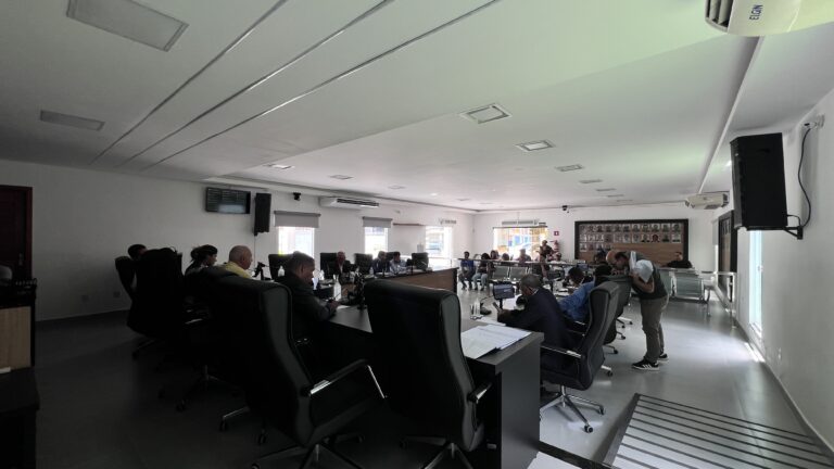 Câmara de Nova Viçosa aprova incentivos fiscais, filiação à Associação dos Vice-Prefeitos e mudanças no Plano de Carreira do Magistério