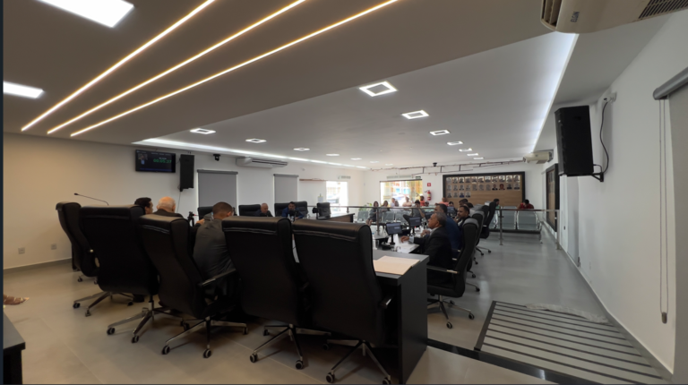 Sessão da Câmara é marcada por Moção de Repúdio, indicações e homenagens.