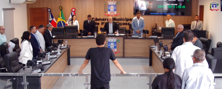 Câmara Municipal de Nova Viçosa realiza sessão com apresentação de projetos, homenagens aos enfermeiros e minuto de silêncio em memória de Dona Sônia